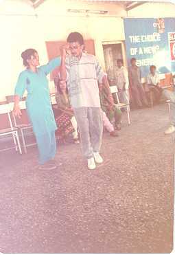 SudhirDance3.jpg (11367 bytes)